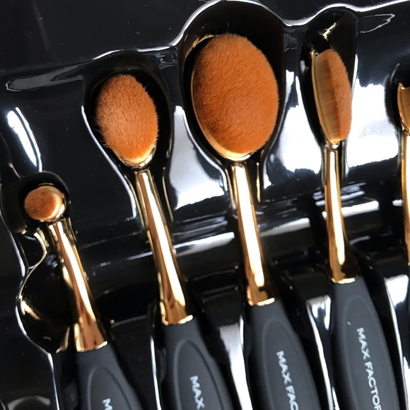 New Max Factor Makeup Brush set on amazing offer!✨ - Picture 3 of 15